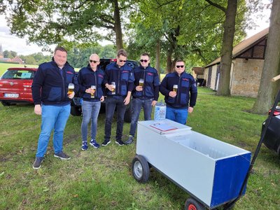 IGL_2024_Boßeln_Feuerwehrteam_mit_Proviantwagen-2.jpg