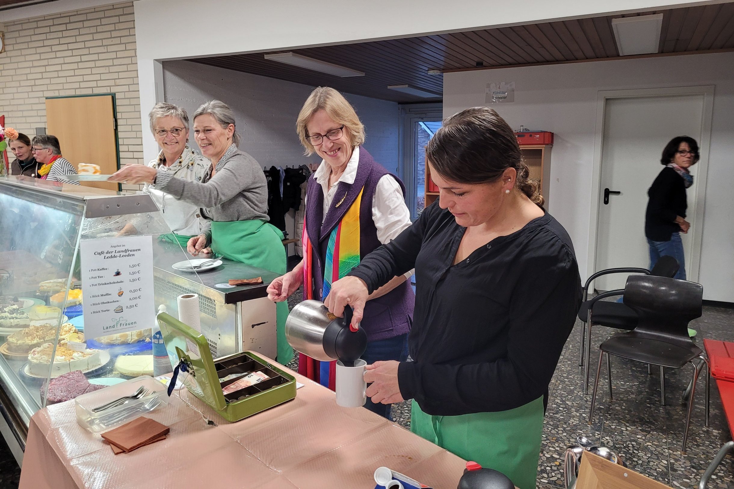 Martinsmarkt_2025_Landfrauen_Cafeteria.jpg Martinsmarkt_2025_Landfrauen_Cafeteria.jpg