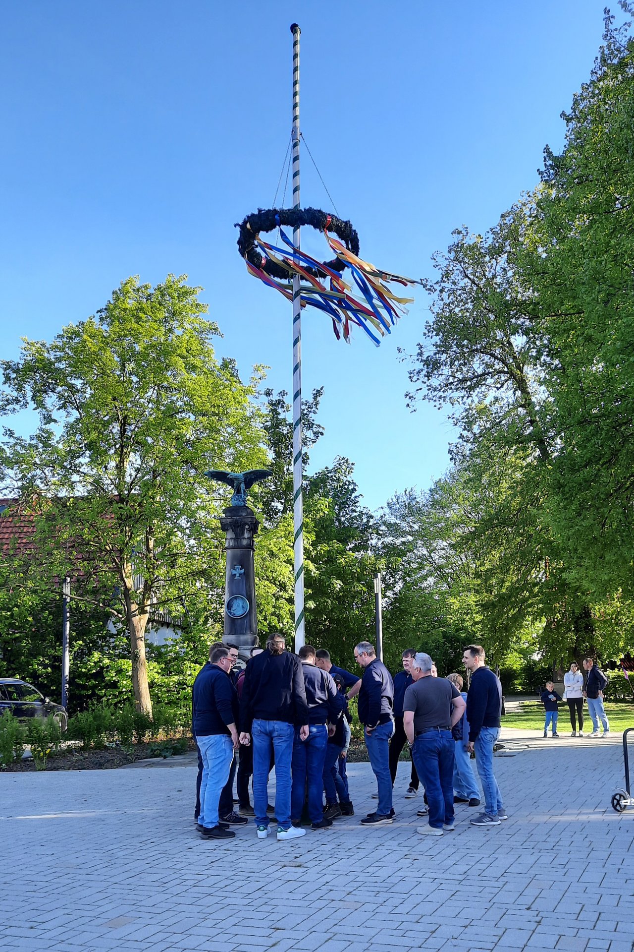 IGL_2026_Foto_Maibaumaufstellen.jpg